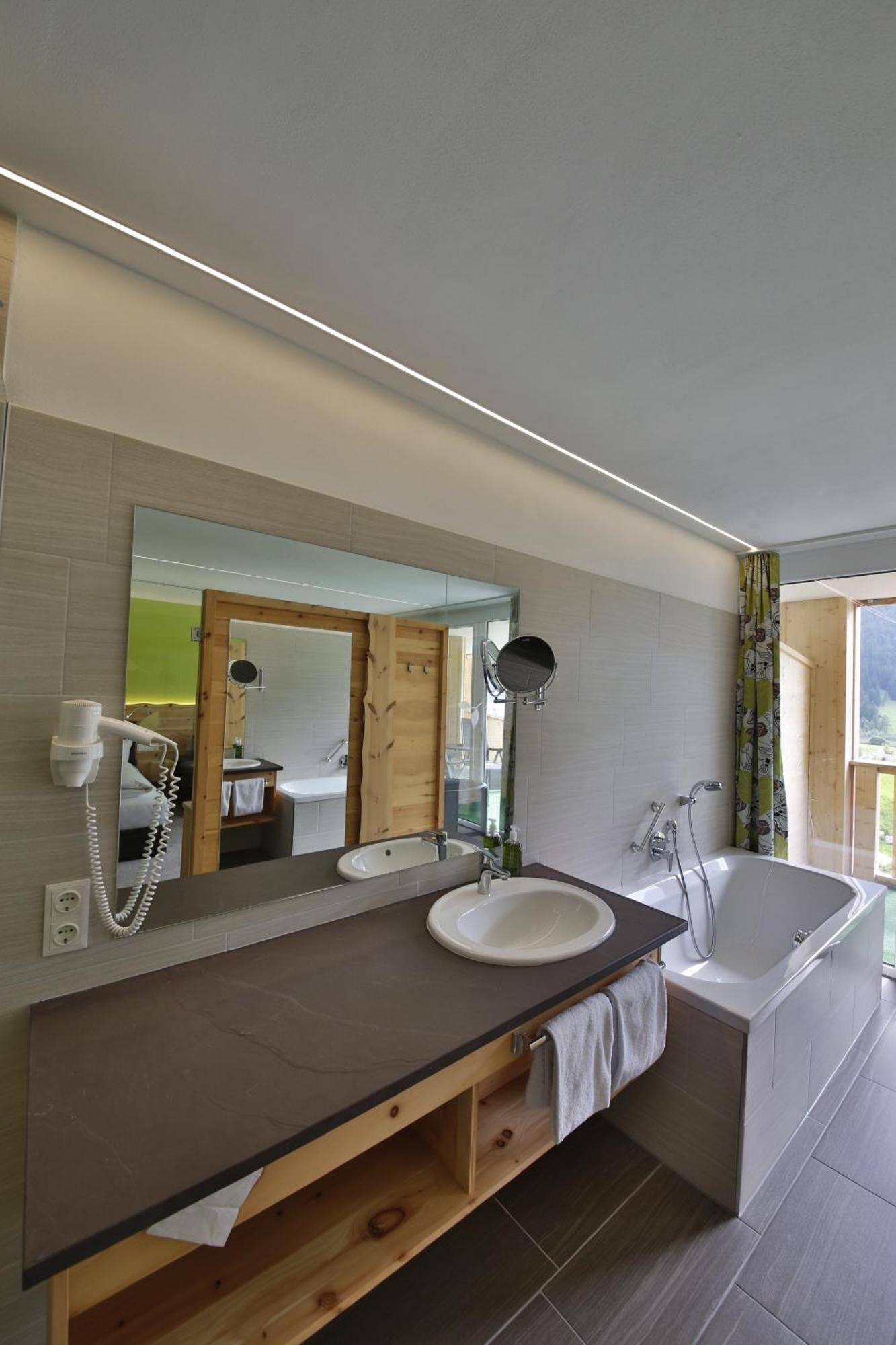 Romantik Resort & Spa Der Laterndl Hof Haldensee Δωμάτιο φωτογραφία