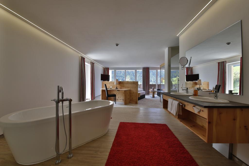 Romantik Resort & Spa Der Laterndl Hof Haldensee Δωμάτιο φωτογραφία