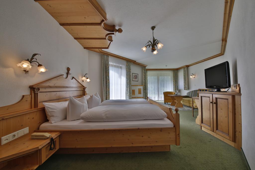 Romantik Resort & Spa Der Laterndl Hof Haldensee Δωμάτιο φωτογραφία